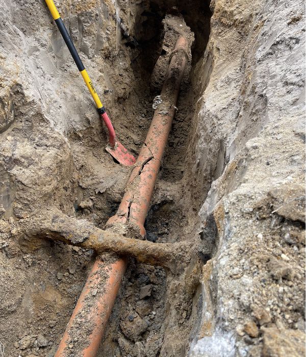 Professional plumber fixing a leaking water pipe | Burst Pipe & Water Leak Repair